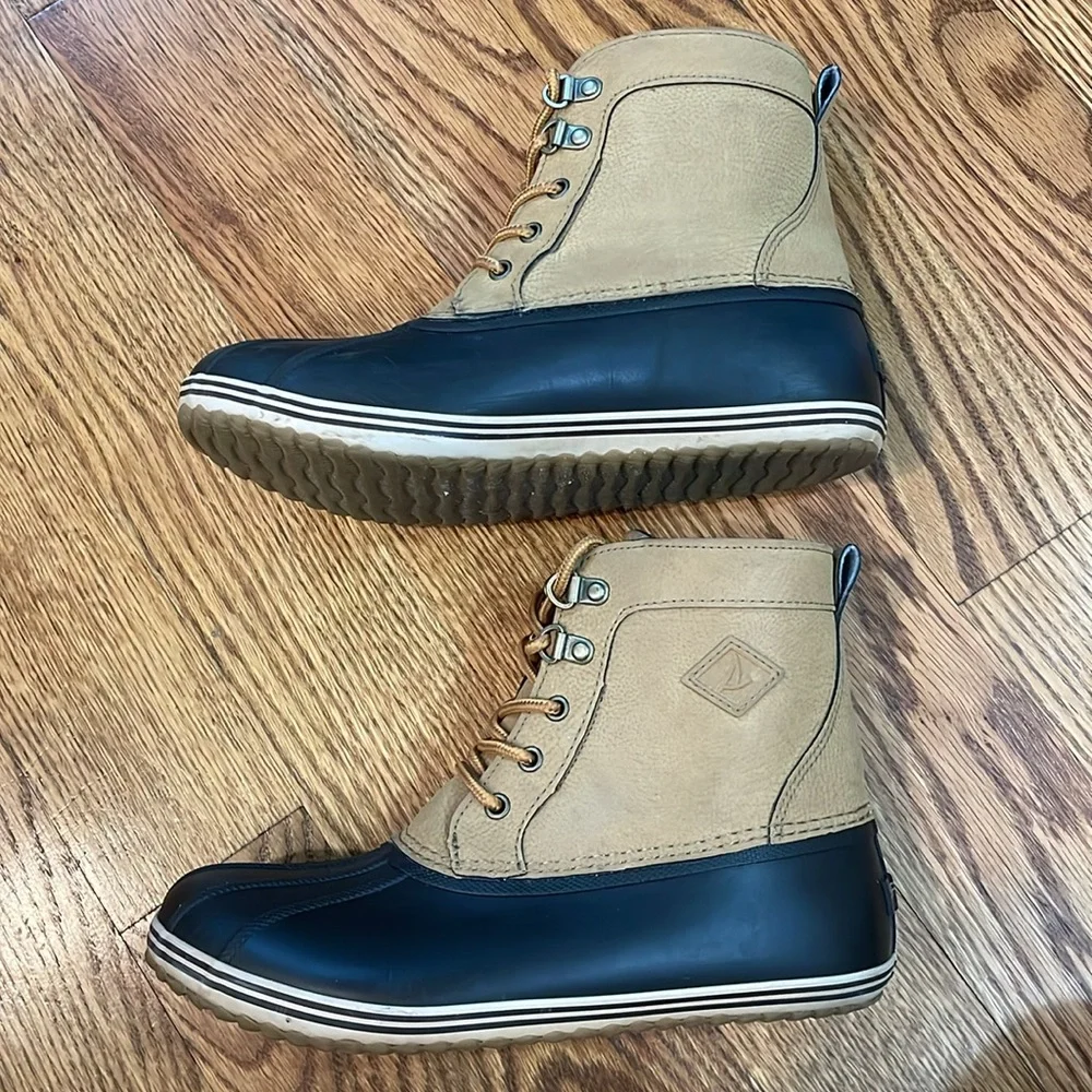 Boy’s Sperry Bowline Storm Boots. Size 5. Excellent to Like New Condition.